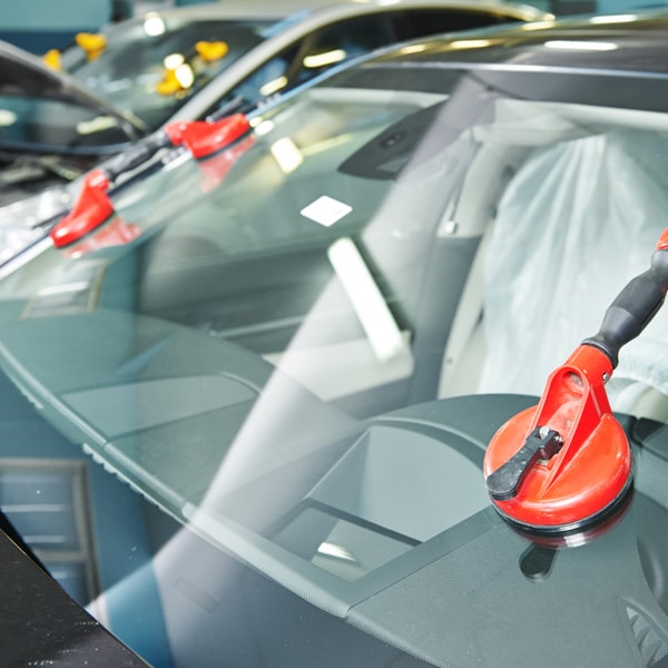 What auto glass service to call when windshield is shattered  in Florida